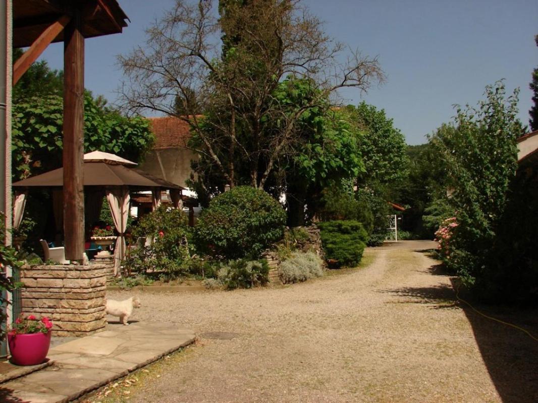 Le Clos Du Jardin Beynost Bagian luar foto