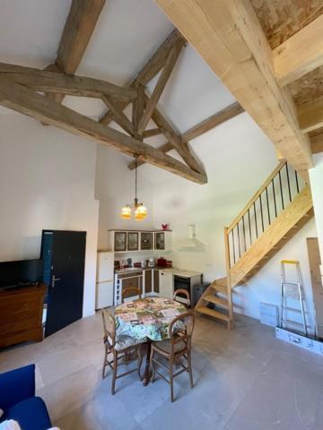 Le Clos Du Jardin Beynost Bagian luar foto